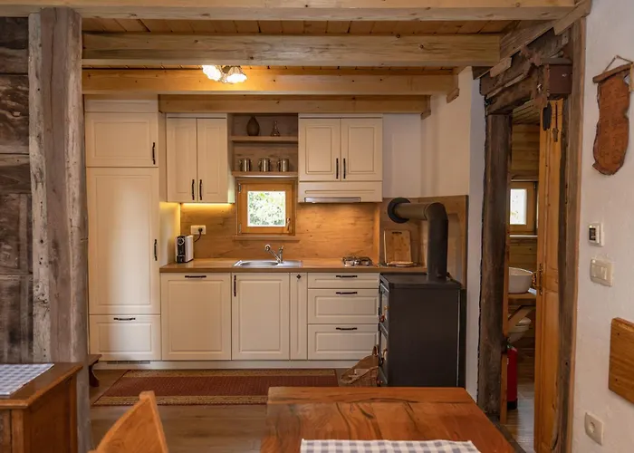 Semesterbostad Marrys Polica